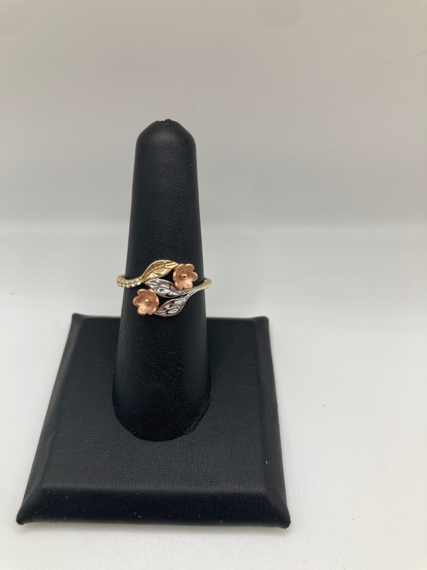 14K Gold Flower Ring
